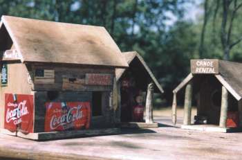 Free pallet wood and birdhouses add up to big country ...